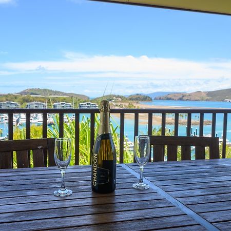 Casuarina Cove Apartments Hamilton Island Bagian luar foto