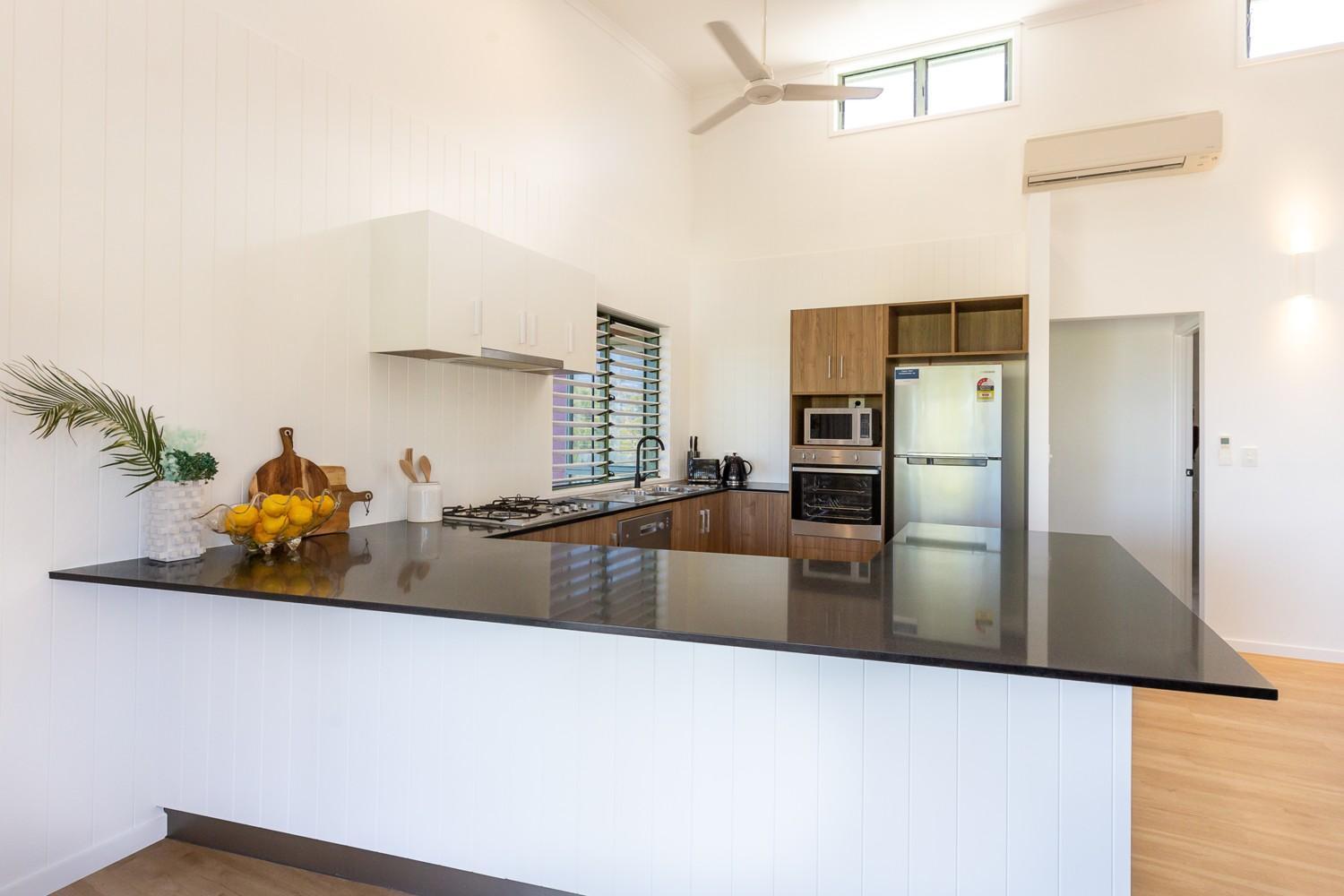 Casuarina Cove Apartments Hamilton Island Bagian luar foto
